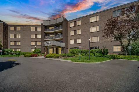 900 E Wilmette Rd #406, Palatine, IL 60074