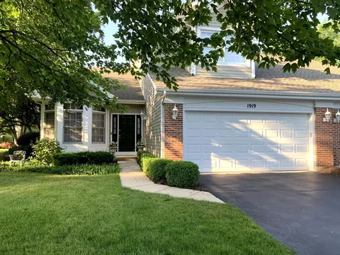 1919 Waverly Cir, Saint Charles, IL 60174