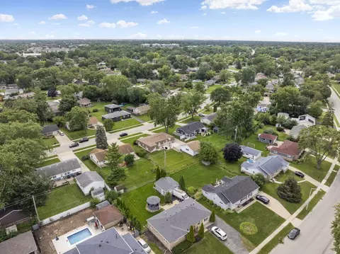 View/Area - 100 Des Plaines Ln, Hoffman Estates, IL 60169 photo 6 of 6