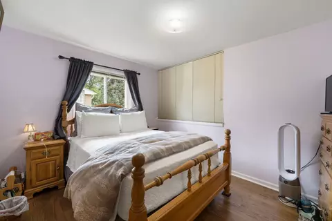 Bedroom - 100 Des Plaines Ln, Hoffman Estates, IL 60169 photo 6 of 7