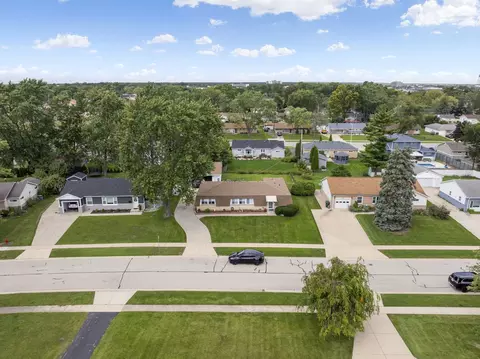 View/Area - 100 Des Plaines Ln, Hoffman Estates, IL 60169 photo 1 of 6
