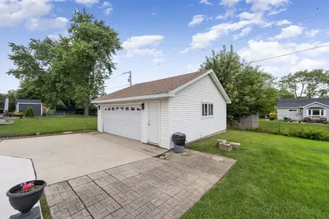 Exterior - 100 Des Plaines Ln, Hoffman Estates, IL 60169 photo 4 of 7