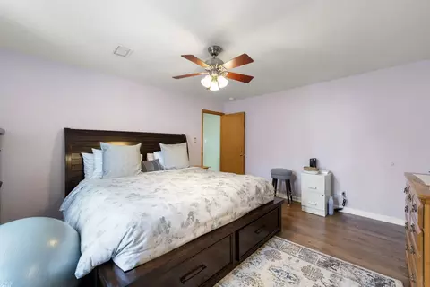 Bedroom - 100 Des Plaines Ln, Hoffman Estates, IL 60169 photo 3 of 7