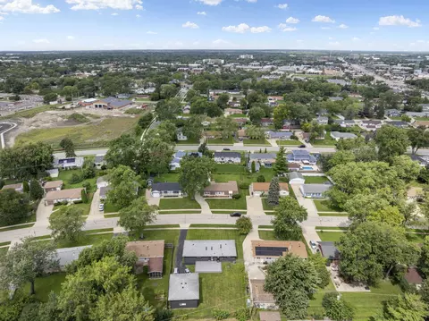 View/Area - 100 Des Plaines Ln, Hoffman Estates, IL 60169 photo 2 of 6