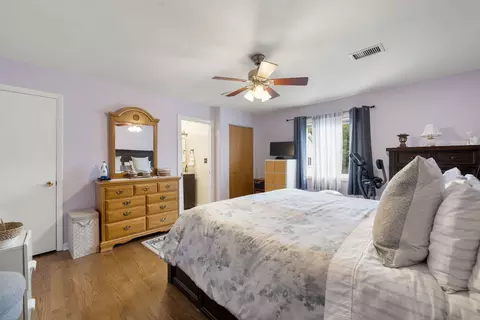 Bedroom - 100 Des Plaines Ln, Hoffman Estates, IL 60169 photo 1 of 7