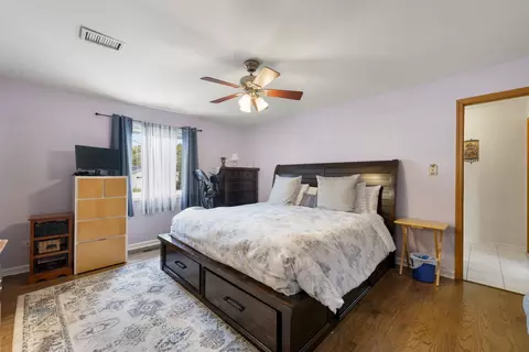 Bedroom - 100 Des Plaines Ln, Hoffman Estates, IL 60169 photo 2 of 7