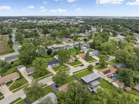 View/Area - 100 Des Plaines Ln, Hoffman Estates, IL 60169 photo 4 of 6
