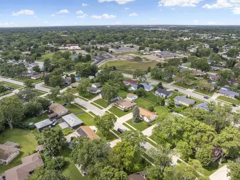 View/Area - 100 Des Plaines Ln, Hoffman Estates, IL 60169 photo 3 of 6