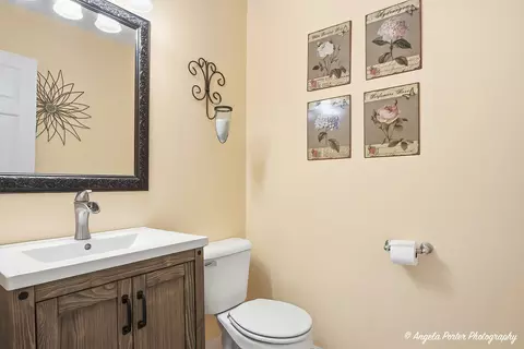 Bath - 1801 Anthony Ln, Mchenry, IL 60051 photo 1 of 8