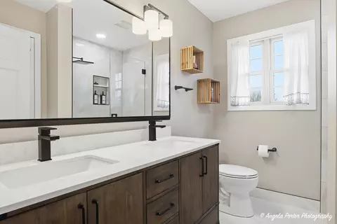 Bath - 1801 Anthony Ln, Mchenry, IL 60051 photo 6 of 8
