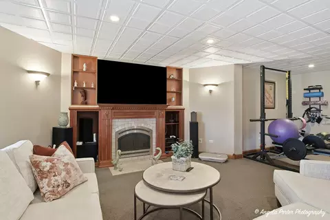 Living - 1801 Anthony Ln, Mchenry, IL 60051 photo 6 of 6
