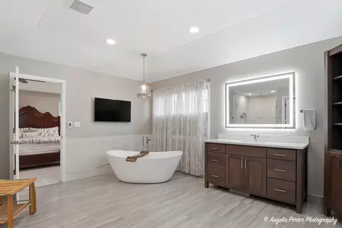 Bath - 1801 Anthony Ln, Mchenry, IL 60051 photo 5 of 8
