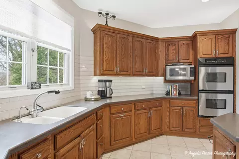 Kitchen - 1801 Anthony Ln, Mchenry, IL 60051 photo 4 of 7