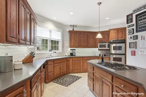 Kitchen - 1801 Anthony Ln, Mchenry, IL 60051 photo 3 of 7