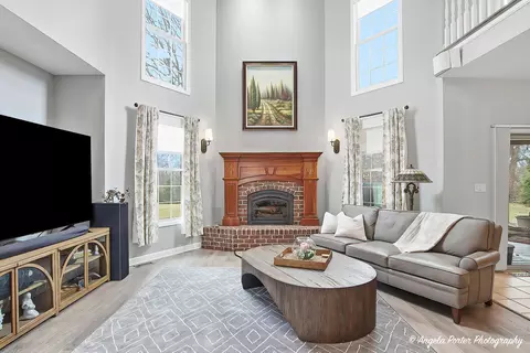 Living - 1801 Anthony Ln, Mchenry, IL 60051 photo 4 of 6