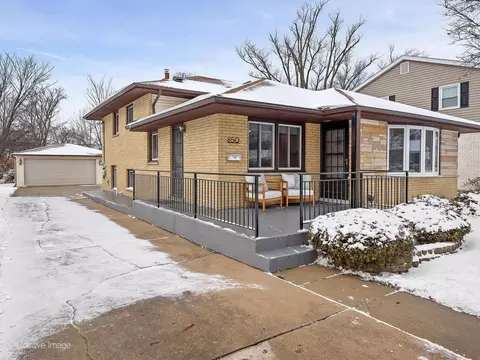 850 S Saylor Ave, Elmhurst, IL 60126