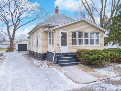 726 W South St, Pontiac, IL 61764