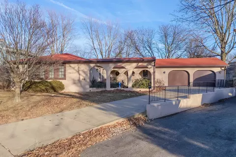 28 Chatsford Ct, Bloomington, IL 61704