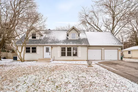 82 Ashlawn Ave, Oswego, IL 60543