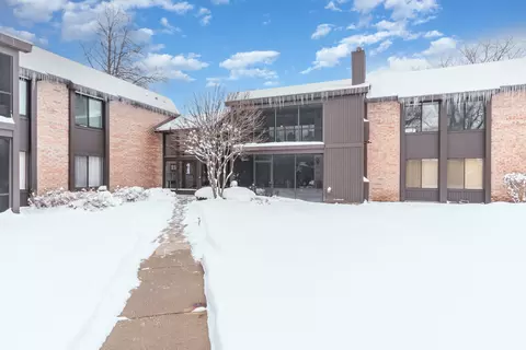 740 Saint Andrews Ln #21, Crystal Lake, IL 60014