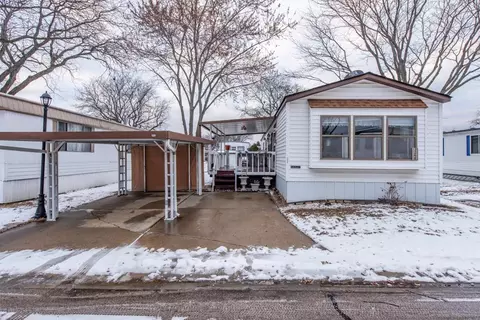 3268 Meadow Dr, Park City, IL 60085