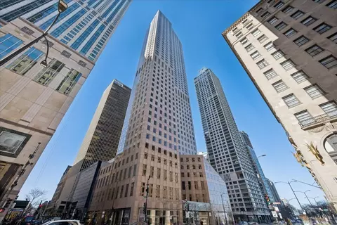 950 N Michigan Ave #2704, Chicago, IL 60611