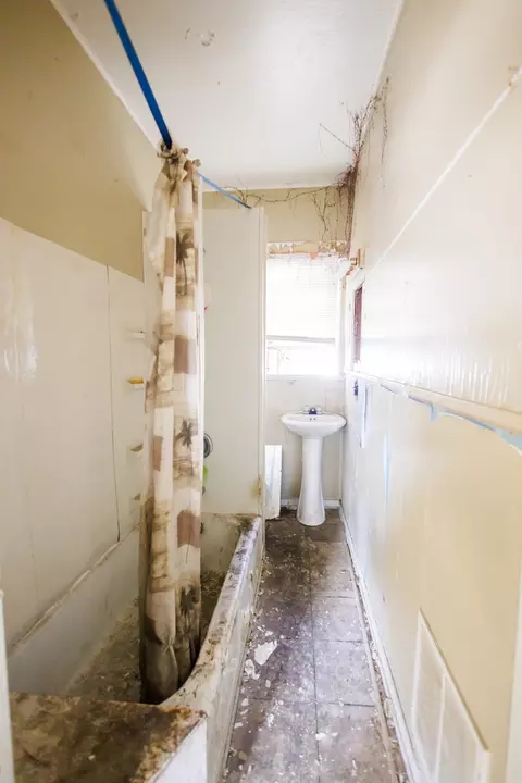 Bath - 427 S Chicago Ave, Kankakee, IL 60901 photo 2 of 2