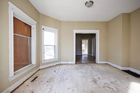 Living - 427 S Chicago Ave, Kankakee, IL 60901 photo 1 of 10