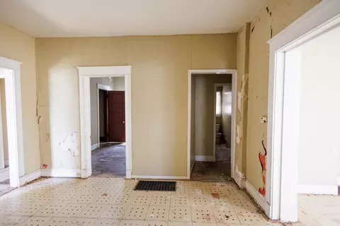 Entry Way - 427 S Chicago Ave, Kankakee, IL 60901 photo 1 of 4