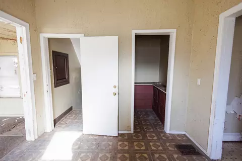 Entry Way - 427 S Chicago Ave, Kankakee, IL 60901 photo 2 of 4