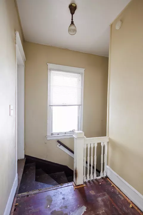 Entry Way - 427 S Chicago Ave, Kankakee, IL 60901 photo 3 of 4