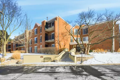 815 Leicester Rd #109, Elk Grove Village, IL 60007