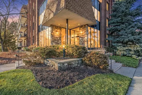 5200 Oakton St #403, Skokie, IL 60077