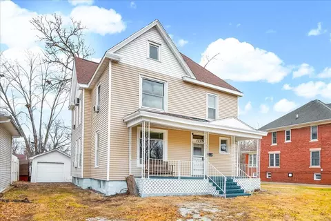 449 N 3rd Ave, Canton, IL 61520