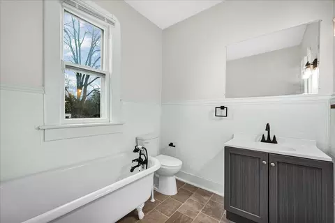 Bath - 449 N 3rd Ave, Canton, IL 61520 photo 1 of 2