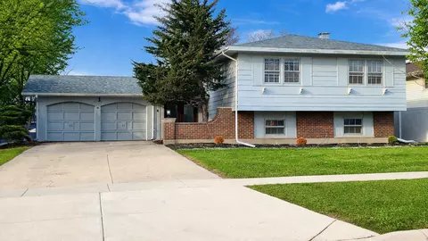 1360 Devonshire Ln, Hoffman Estates, IL 60169