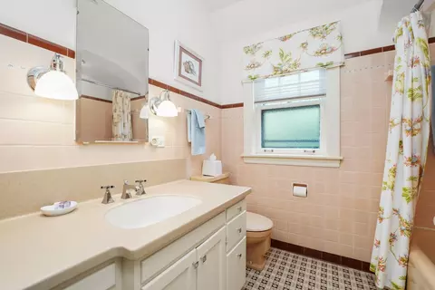 Bath - Undisclosed, River Forest, IL 60305 photo 5 of 5