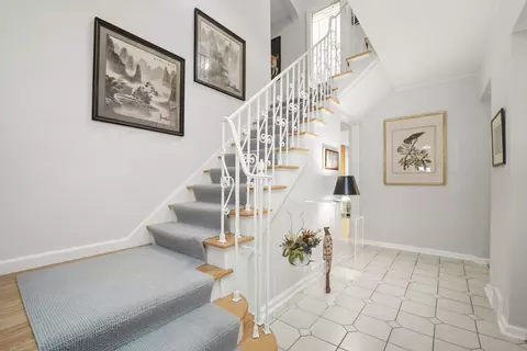 Entry Way - Undisclosed, River Forest, IL 60305 photo 1 of 2