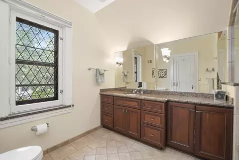 Bath - Undisclosed, River Forest, IL 60305 photo 2 of 5