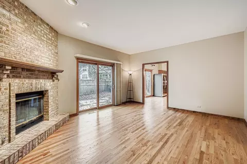 Living - 845 Harmon Blvd, Hoffman Estates, IL 60169 photo 2 of 4