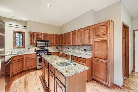 Kitchen - 845 Harmon Blvd, Hoffman Estates, IL 60169 photo 3 of 4