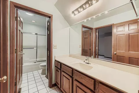Bath - 845 Harmon Blvd, Hoffman Estates, IL 60169 photo 6 of 6
