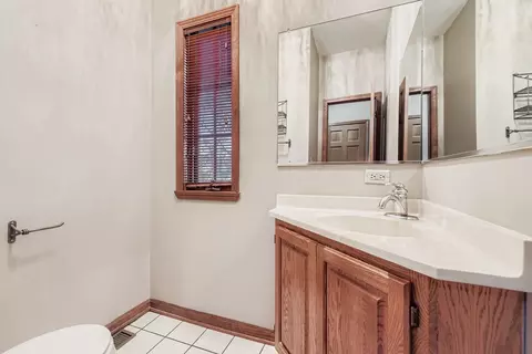 Bath - 845 Harmon Blvd, Hoffman Estates, IL 60169 photo 1 of 6