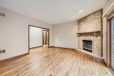 Living - 845 Harmon Blvd, Hoffman Estates, IL 60169 photo 3 of 4