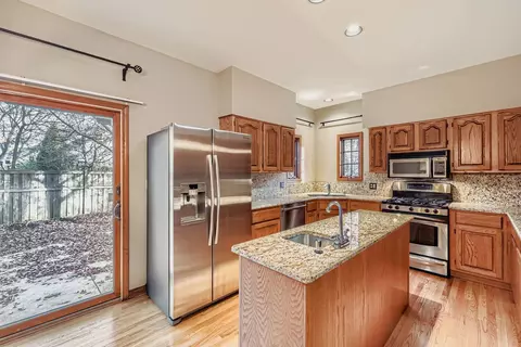 Kitchen - 845 Harmon Blvd, Hoffman Estates, IL 60169 photo 2 of 4