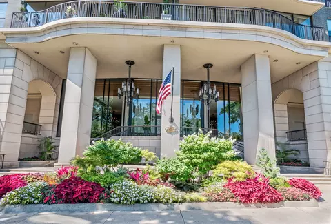 1040 N Lake Shore Dr #32D, Chicago, IL 60611