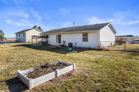 Exterior - 610 E Roosevelt Rd, Philo, IL 61864 photo 4 of 6