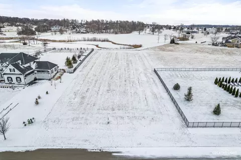 7432 Clubhouse Dr, Yorkville, IL 60560