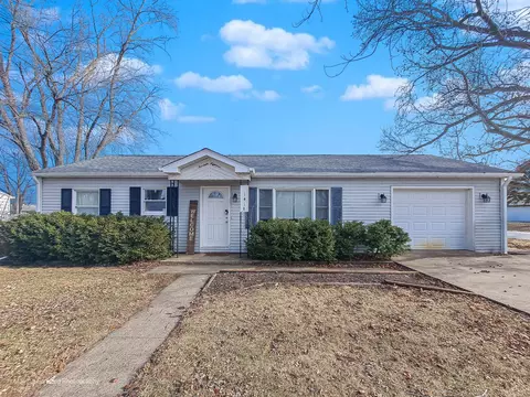 1418 Cherokee Ln, Ottawa, IL 61350
