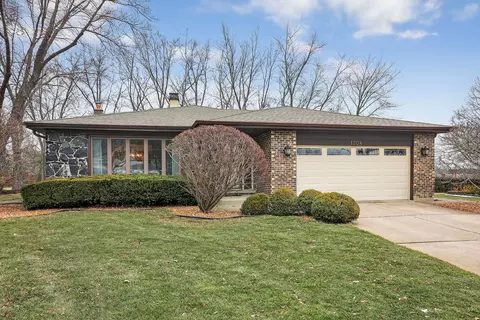 1204 Sleepy Hollow Ln, Darien, IL 60561